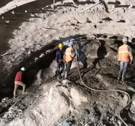 曲靖拱顶带模注浆料的施工流程及注意事项